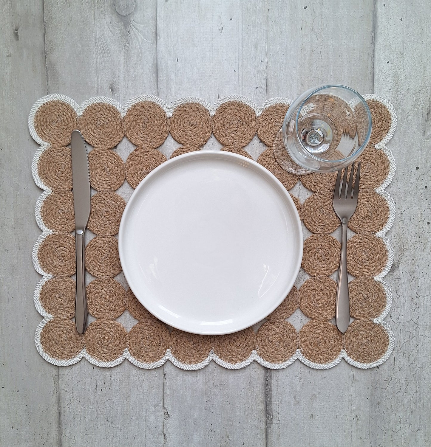 Lot de 2 Sets de table en jute et contour blanc cassé