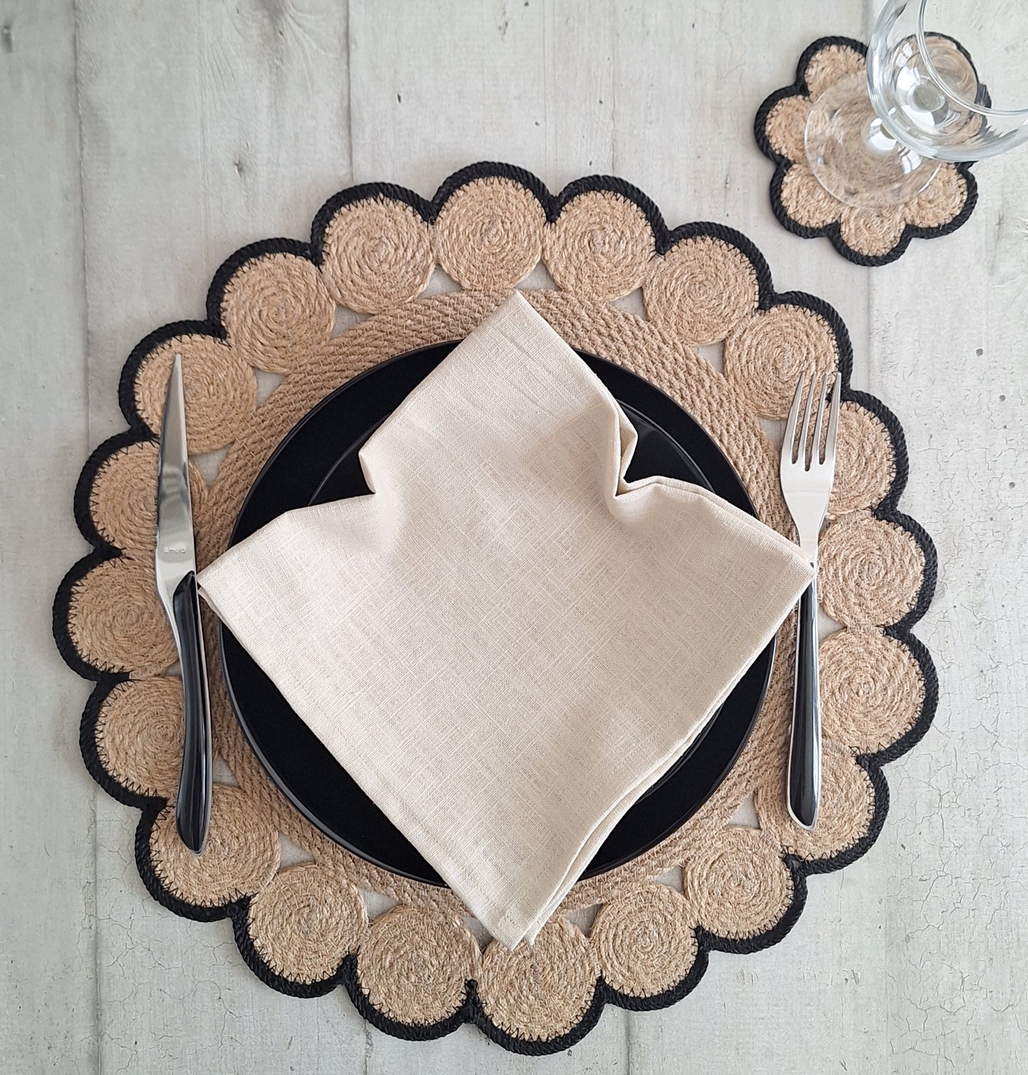 Lot de 2 sets de table en jute et contour noir